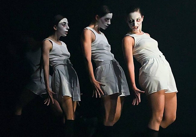 Representación de 'Black Sun', una coreografía de la murciana María Jurado.