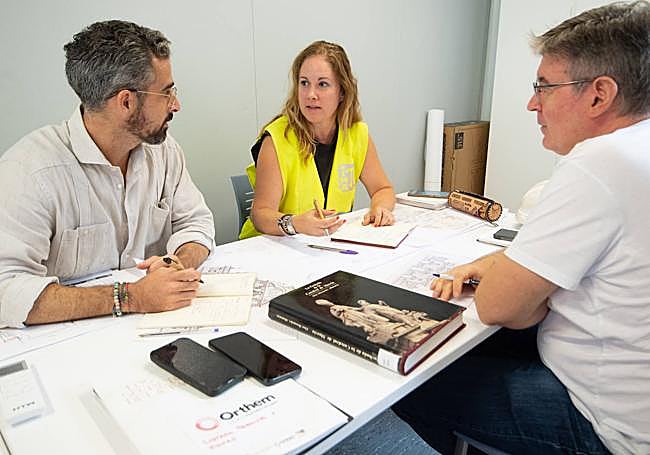 Ismael Moreno, de Orthem; María Haber, de Mi-Pa, y Pablo Molina, de Repristinare, durante una de las reuniones preparatorias de los trabajos.