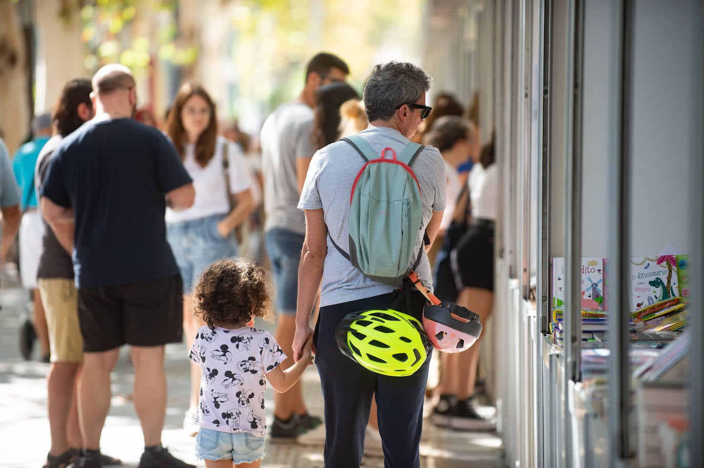 En imágenes: los lectores disfrutan del sábado en la Feria del Libro de Murcia