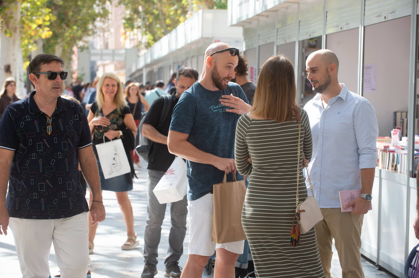 En imágenes: los lectores disfrutan del sábado en la Feria del Libro de Murcia