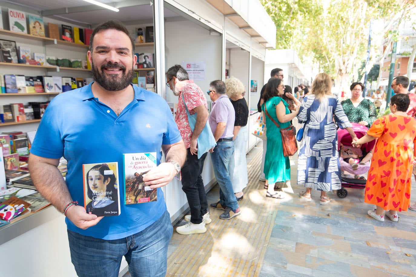 En imágenes: los lectores disfrutan del sábado en la Feria del Libro de Murcia