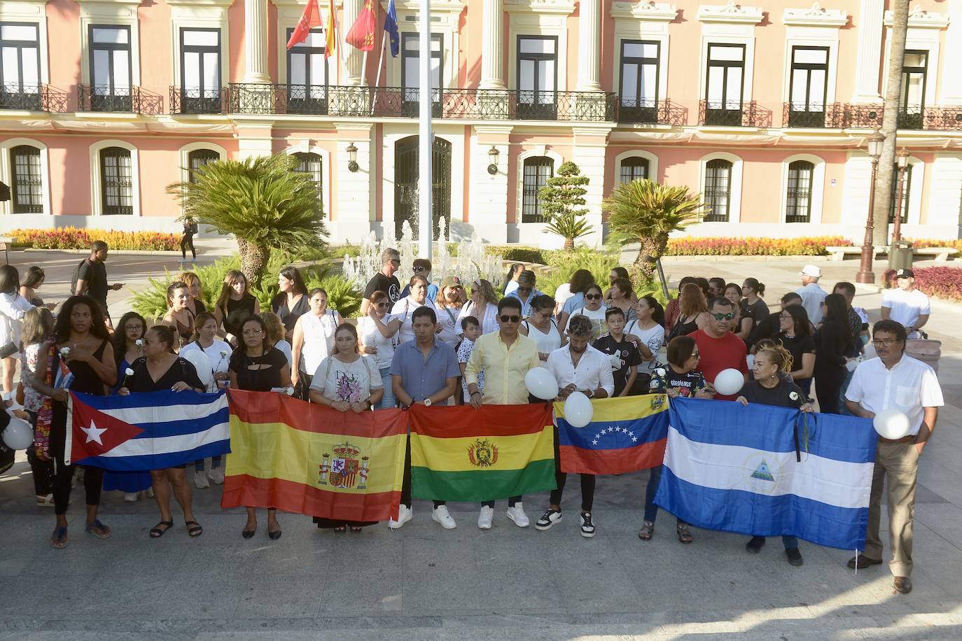 Las muestras de solidaridad y condolencia no cesan tras la tragedia de Las Atalayas
