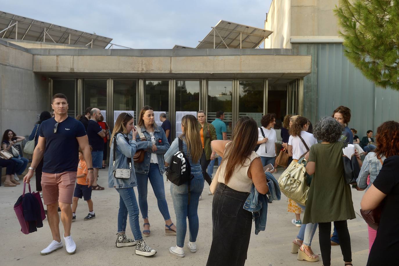 En imágenes: El Campus de Espinardo acoge el examen de Técnico Auxiliar no Sanitario