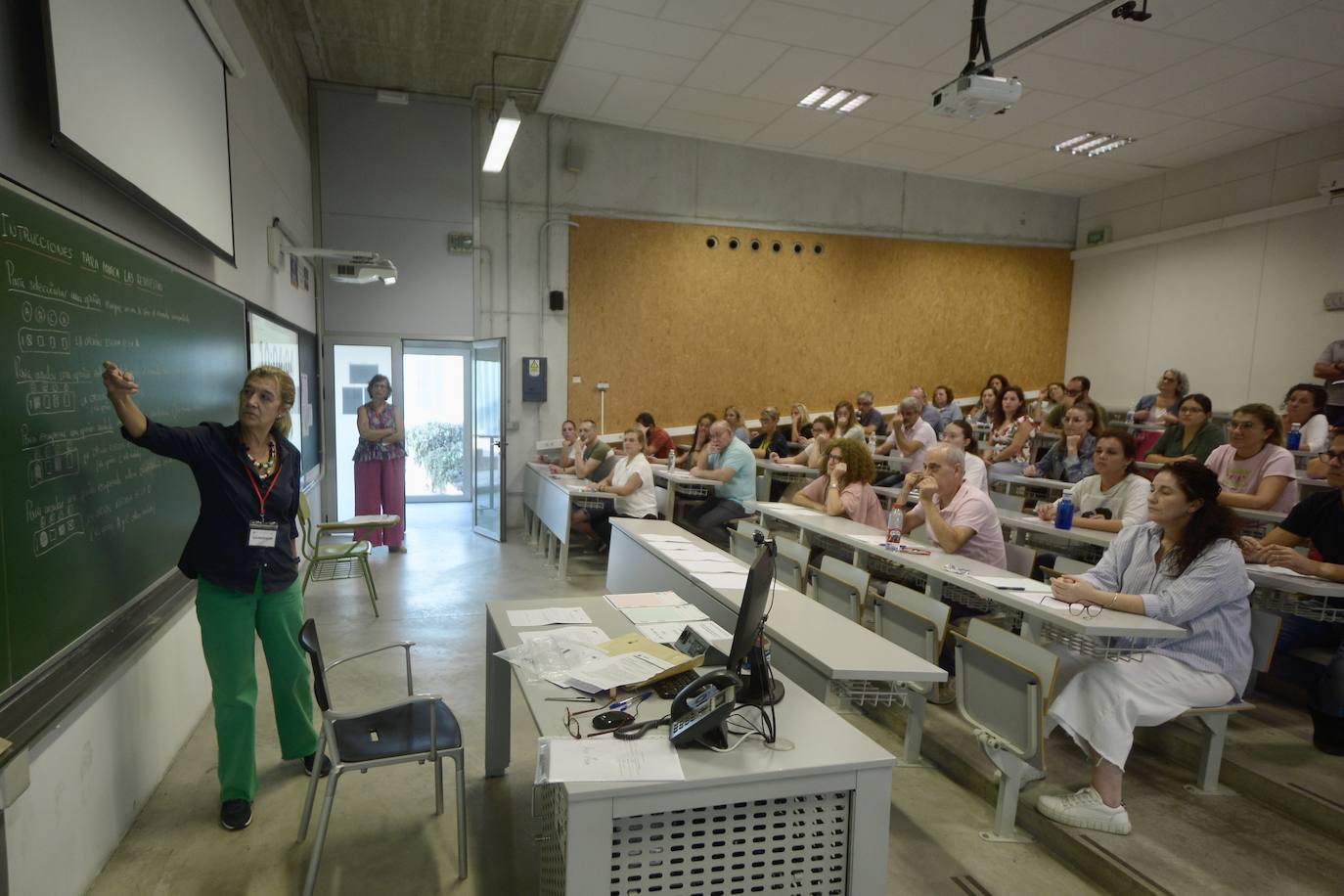 En imágenes: El Campus de Espinardo acoge el examen de Técnico Auxiliar no Sanitario