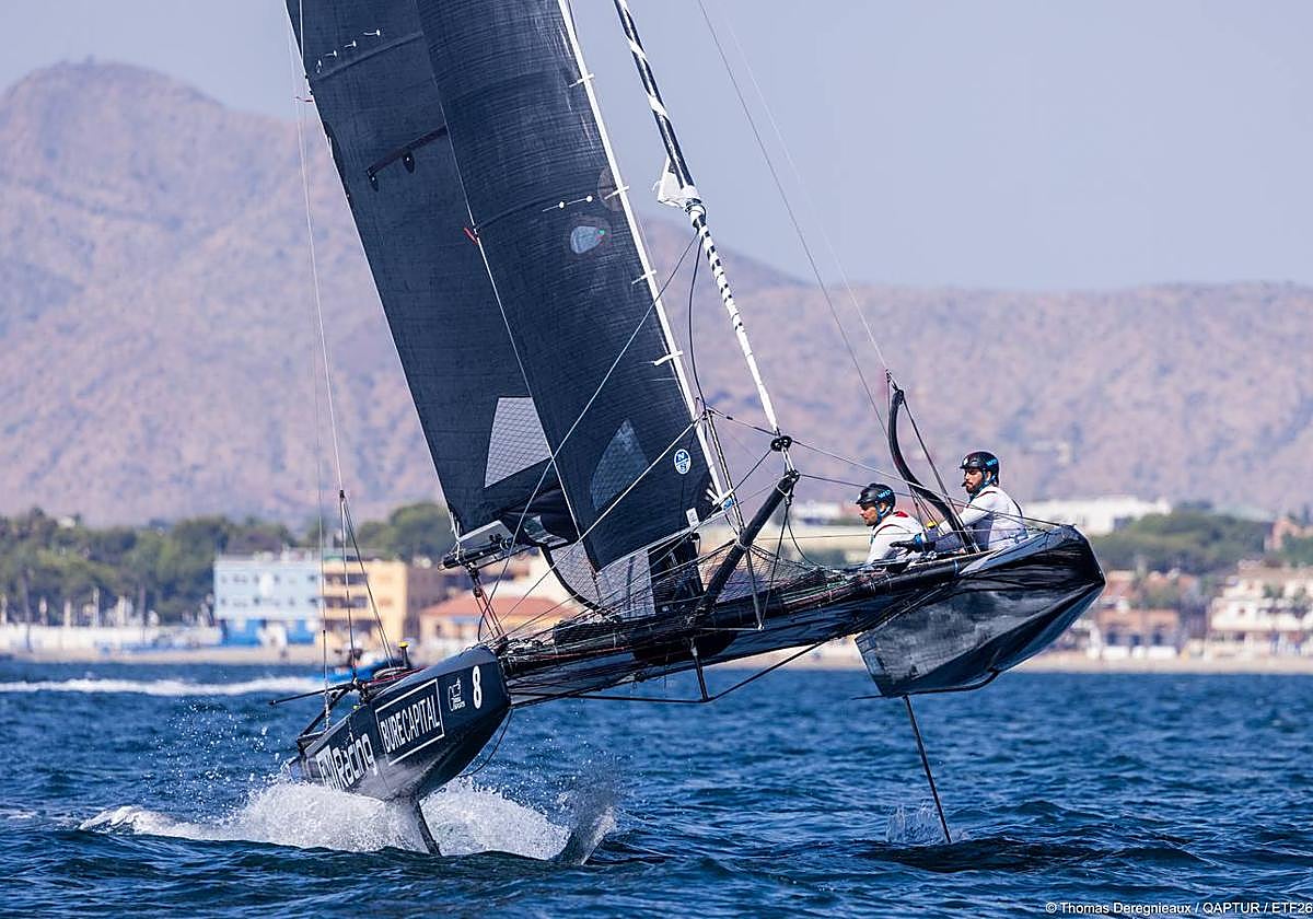 Uno de los catamaranes voladores que compitió el fin de semana en Los Alcázares.