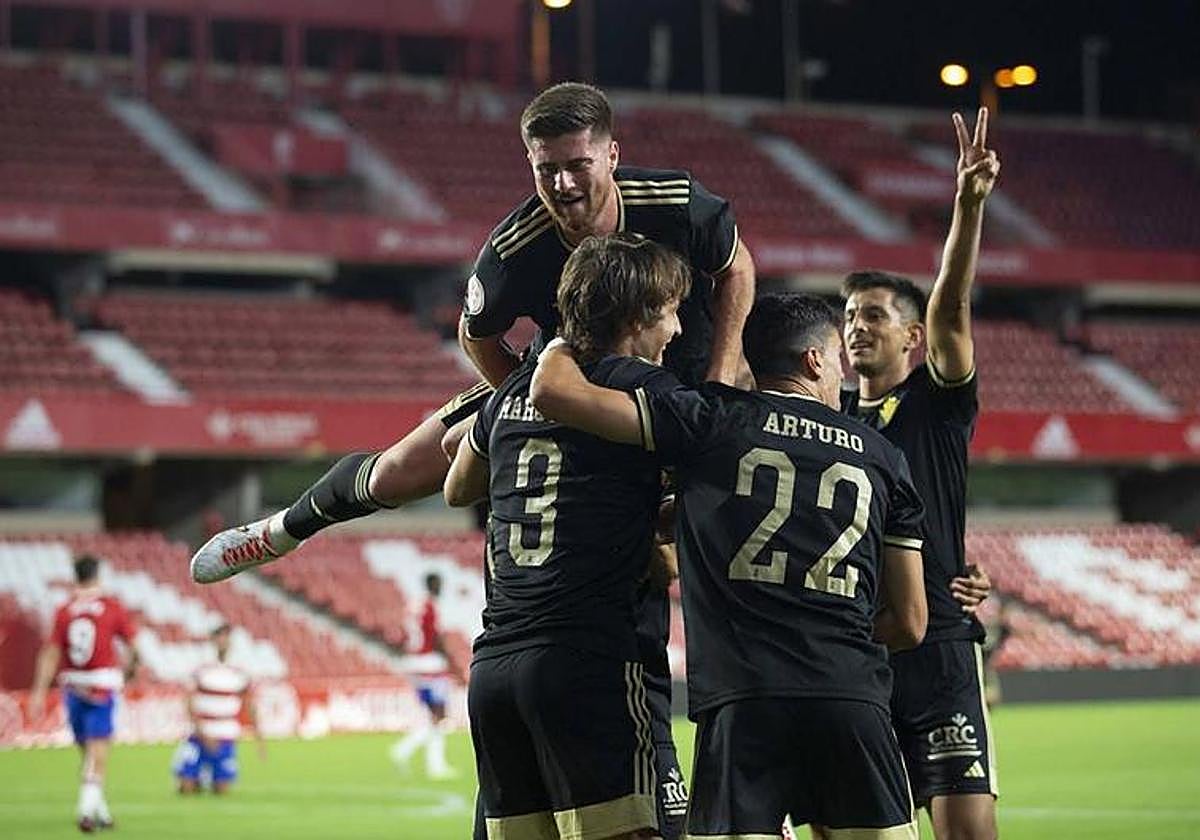 Los jugadores granas celebran un gol ante el granada en una imagen de archivo. LOF
