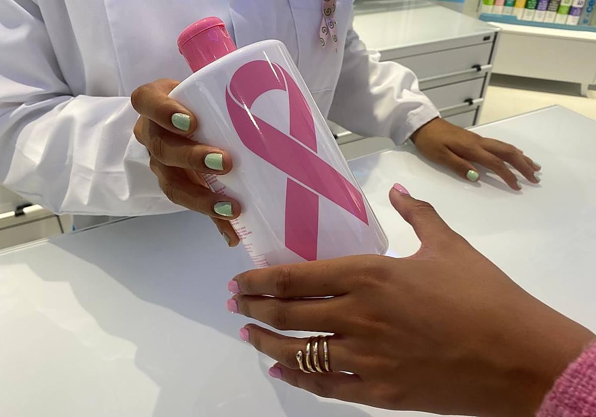 El gel de baño rosa mosqueta para apoyar la lucha contra el cáncer de mama.