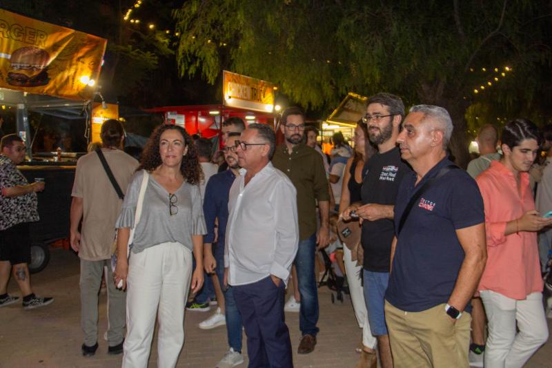 El &#039;Food Street Market&#039; de Torrevieja abre sus puertas en el parque de las Naciones