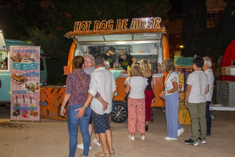 El &#039;Food Street Market&#039; de Torrevieja abre sus puertas en el parque de las Naciones