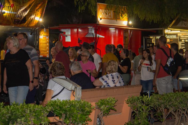 El &#039;Food Street Market&#039; de Torrevieja abre sus puertas en el parque de las Naciones