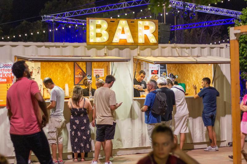 El &#039;Food Street Market&#039; de Torrevieja abre sus puertas en el parque de las Naciones