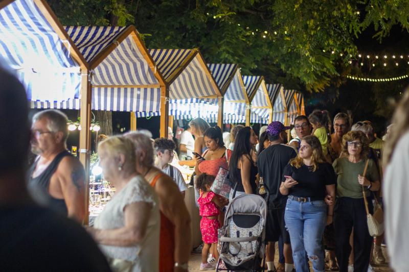 El &#039;Food Street Market&#039; de Torrevieja abre sus puertas en el parque de las Naciones