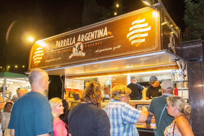 El &#039;Food Street Market&#039; de Torrevieja abre sus puertas en el parque de las Naciones