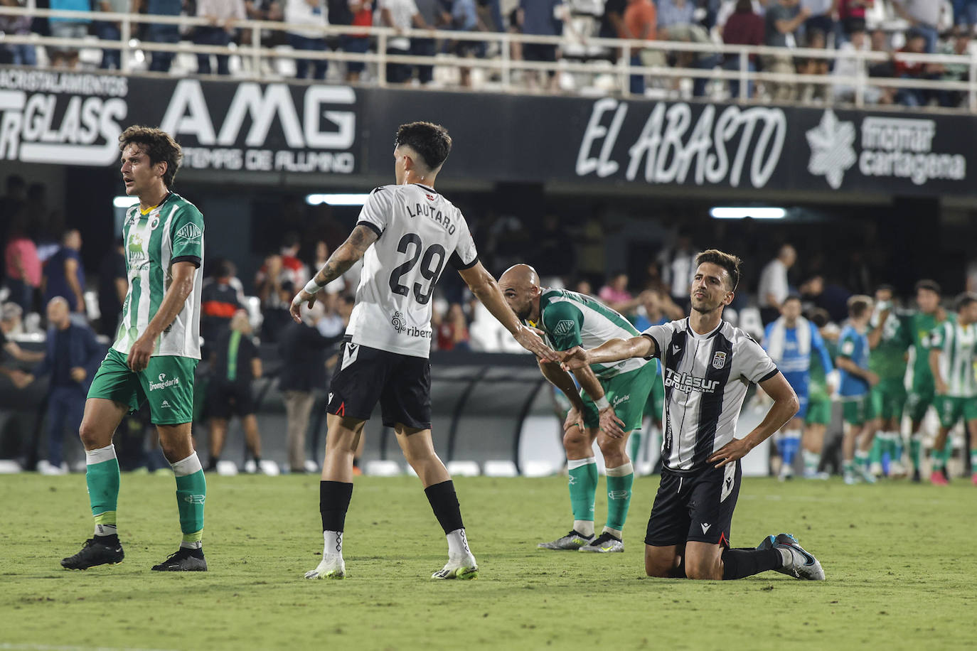 La derrota del Cartagena frente al Racing, en imágenes