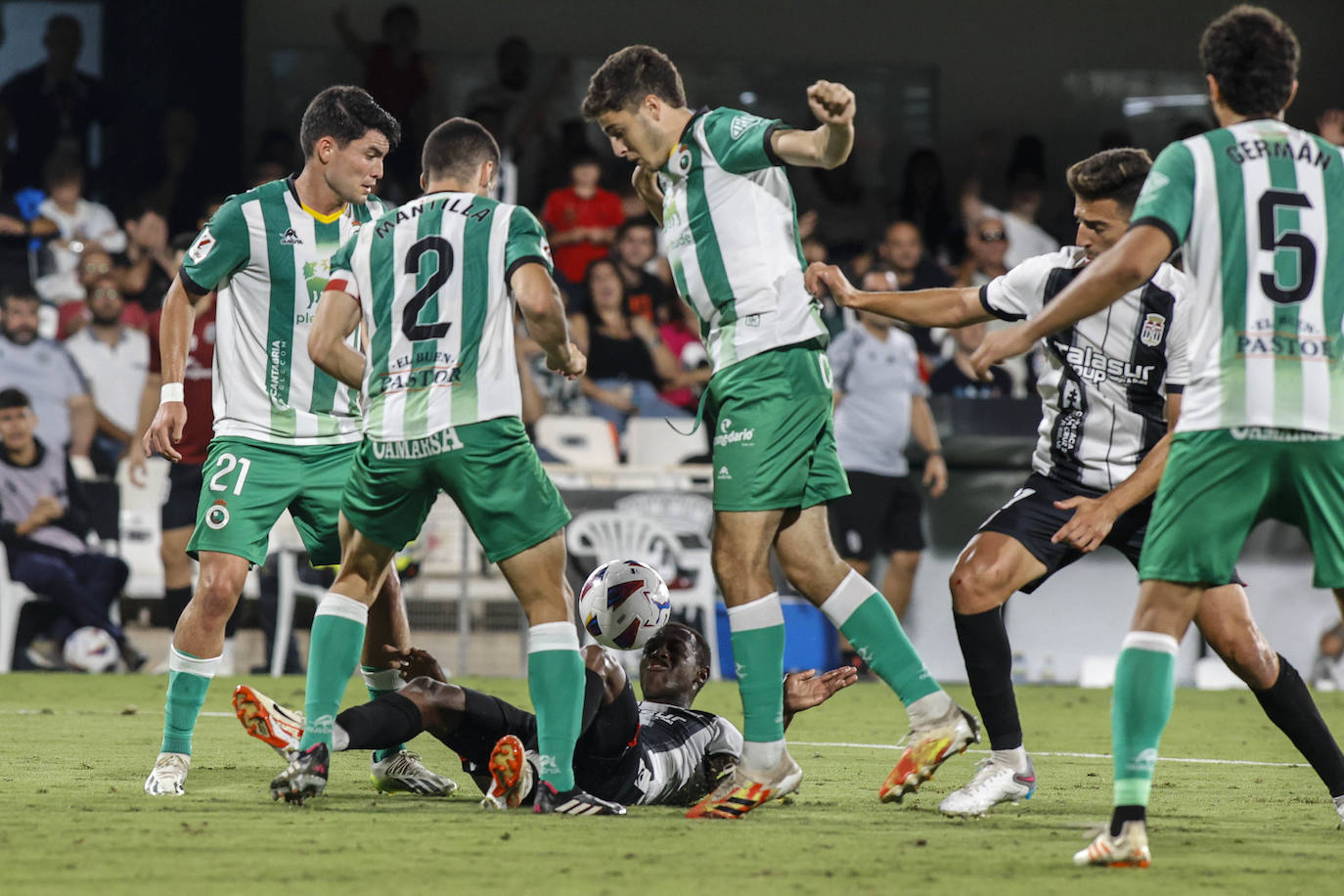 La derrota del Cartagena frente al Racing, en imágenes