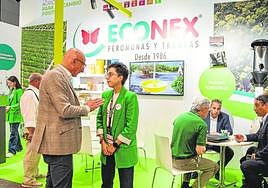 Profesionales de Econex en el stand de la compañía en Fruit Attraction.