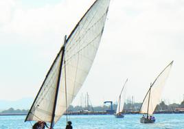 Un momento de la Regata del Caldero celebrada en Los Alcázares.