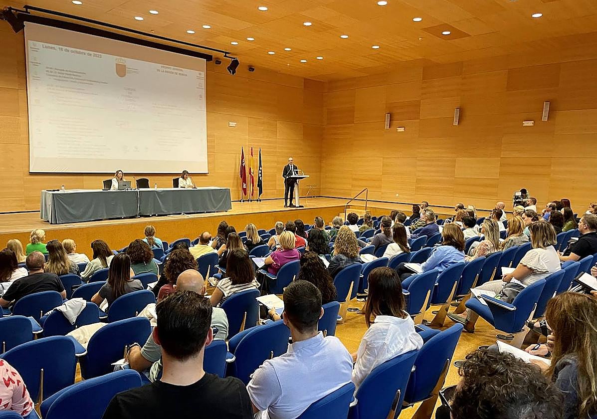 El consejero de Educación, Formación Profesional y Empleo, Víctor Marín, durante la inauguración de la jornada 'Función directiva de centros educativos'.