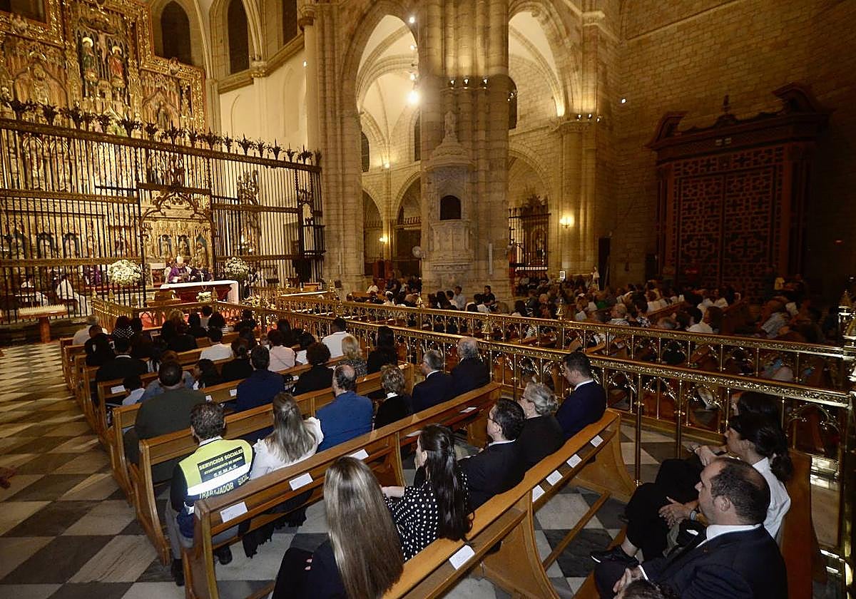Las imágenes del funeral en la Catedral por los 13 de Atalayas