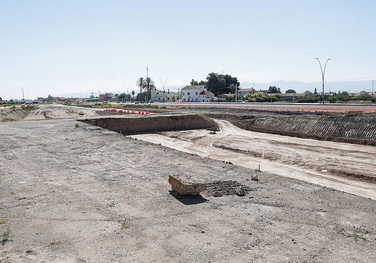Obras del AVE en las cercanías de Lorca, durante el pasado mes de agosto.