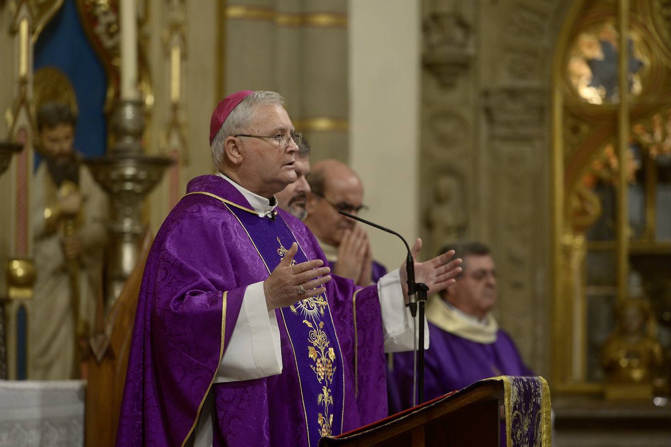 Las imágenes del funeral en la Catedral por los 13 de Atalayas