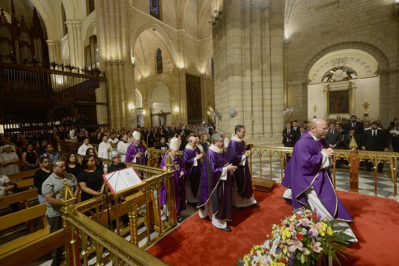 Las imágenes del funeral en la Catedral por los 13 de Atalayas