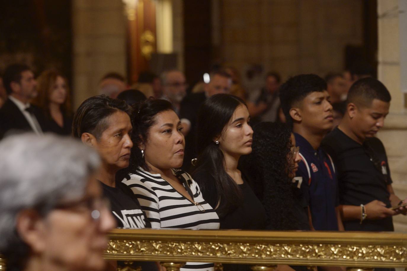 Las imágenes del funeral en la Catedral por los 13 de Atalayas
