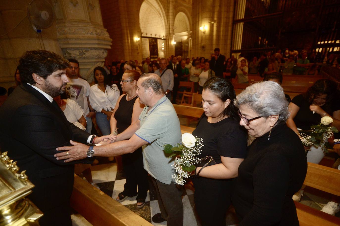 Las imágenes del funeral en la Catedral por los 13 de Atalayas