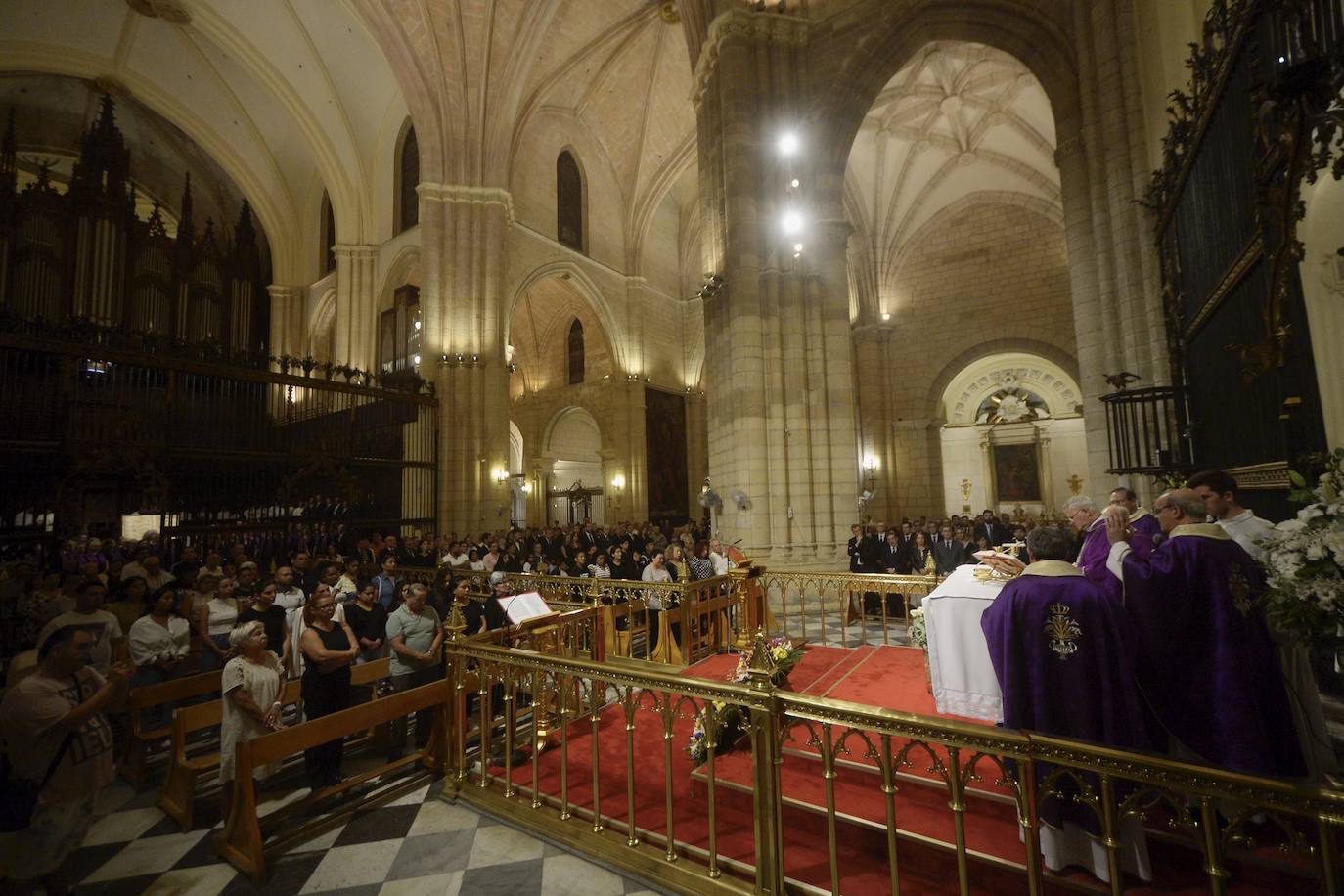 Las imágenes del funeral en la Catedral por los 13 de Atalayas