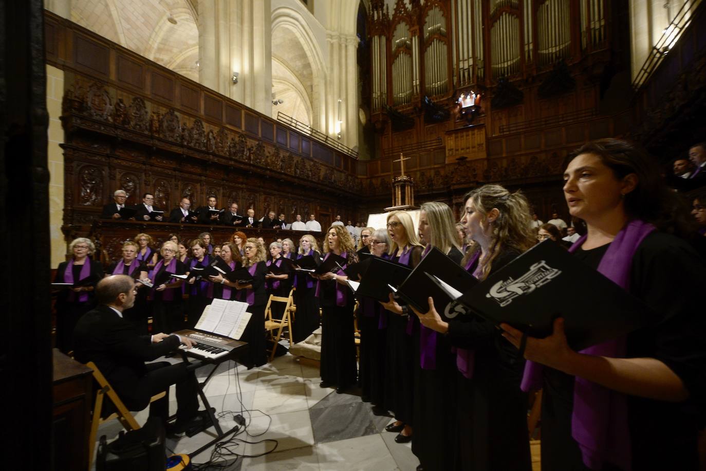 Las imágenes del funeral en la Catedral por los 13 de Atalayas