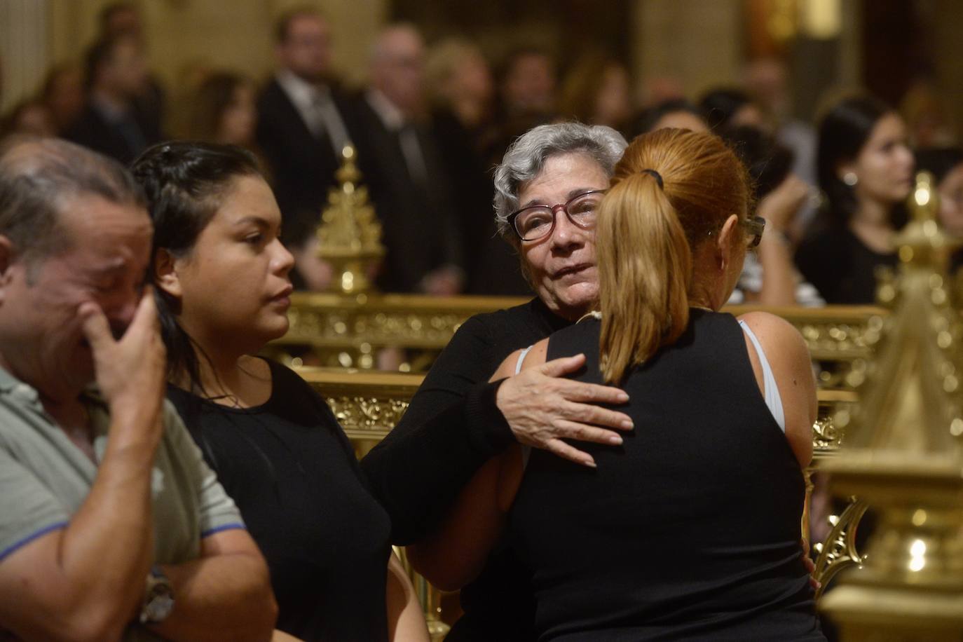 Las imágenes del funeral en la Catedral por los 13 de Atalayas