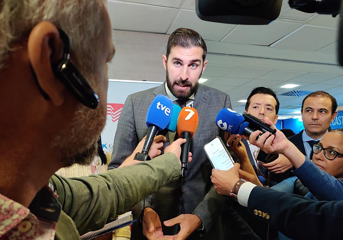 Declaraciones de Antelo a los medios de comunicación, este viernes.