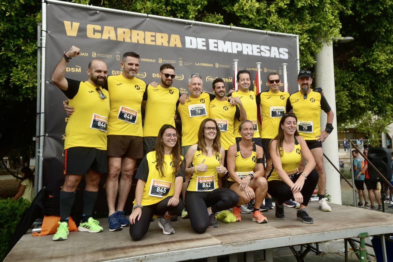 El podio de los participantes en la Carrera de Empresas de Murcia 2023