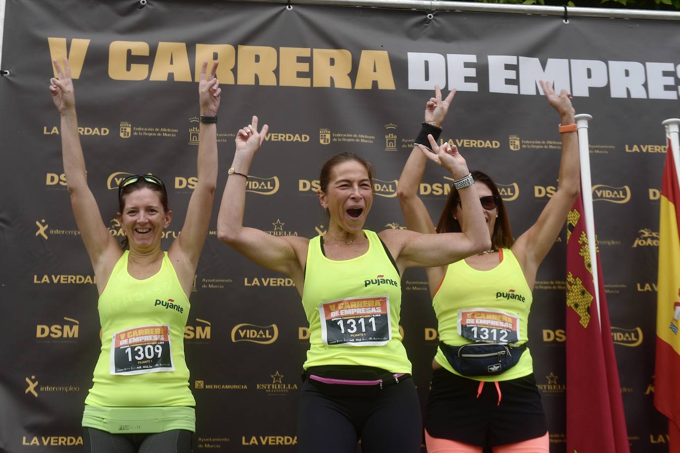 El podio de los participantes en la Carrera de Empresas de Murcia 2023