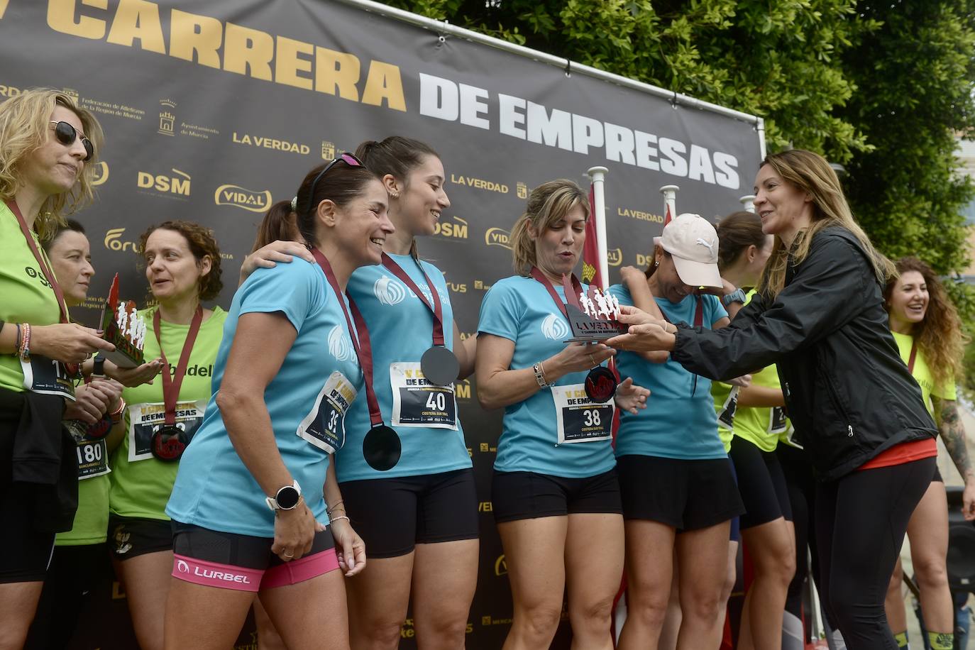 El podio de los participantes en la Carrera de Empresas de Murcia 2023