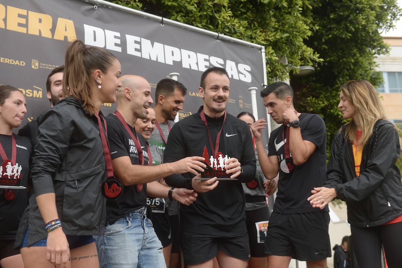 El podio de los participantes en la Carrera de Empresas de Murcia 2023