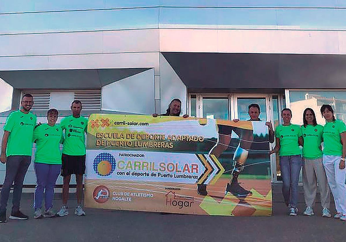 Miembros del Club de Atletismo Nogalte y de la empresa patrocinadora Carril Solar.