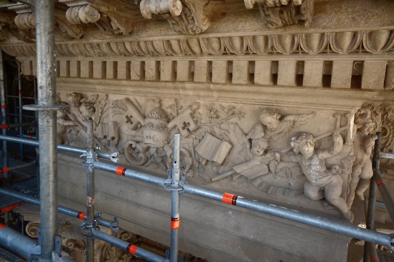 La visita a la fachada de la Catedral de Murcia, en imágenes