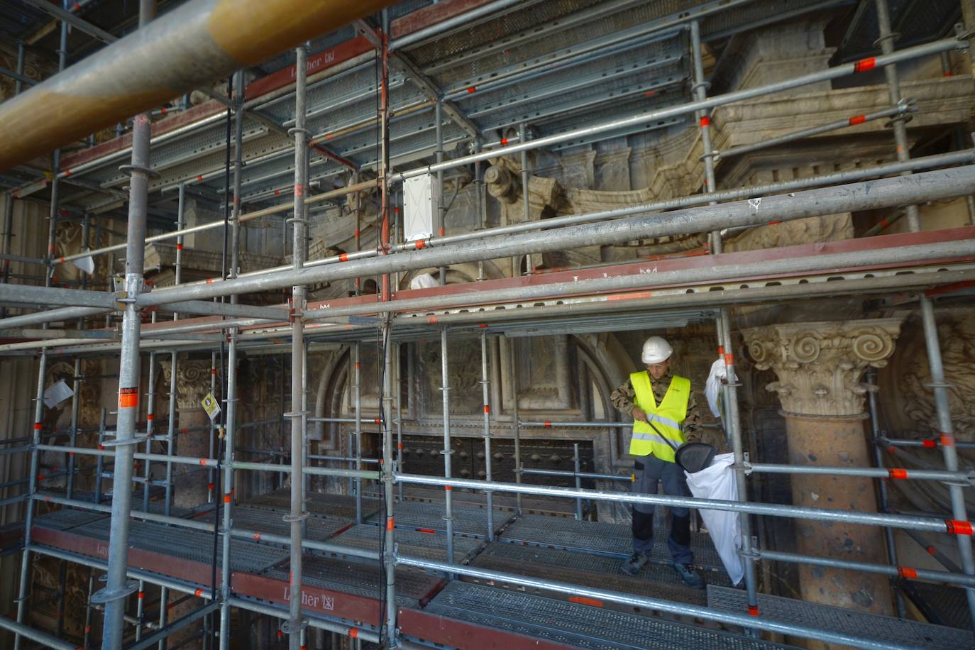 La visita a la fachada de la Catedral de Murcia, en imágenes