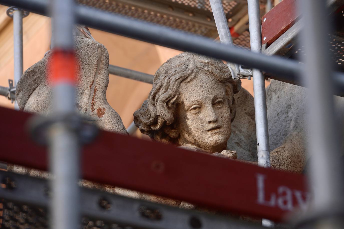 La visita a la fachada de la Catedral de Murcia, en imágenes