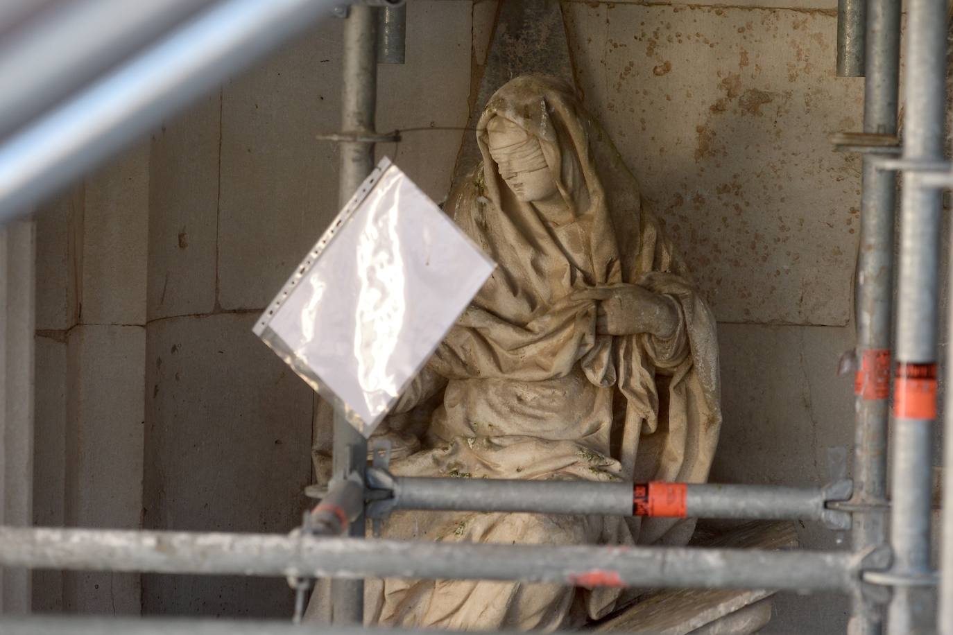 La visita a la fachada de la Catedral de Murcia, en imágenes