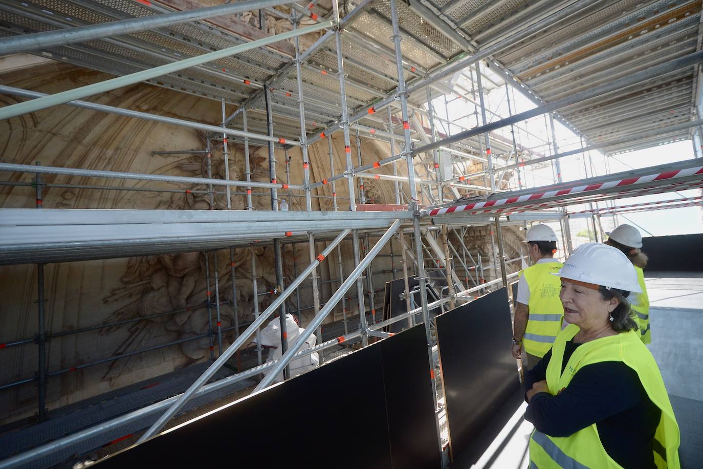 La visita a la fachada de la Catedral de Murcia, en imágenes