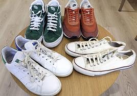 Unos zapatos usados.