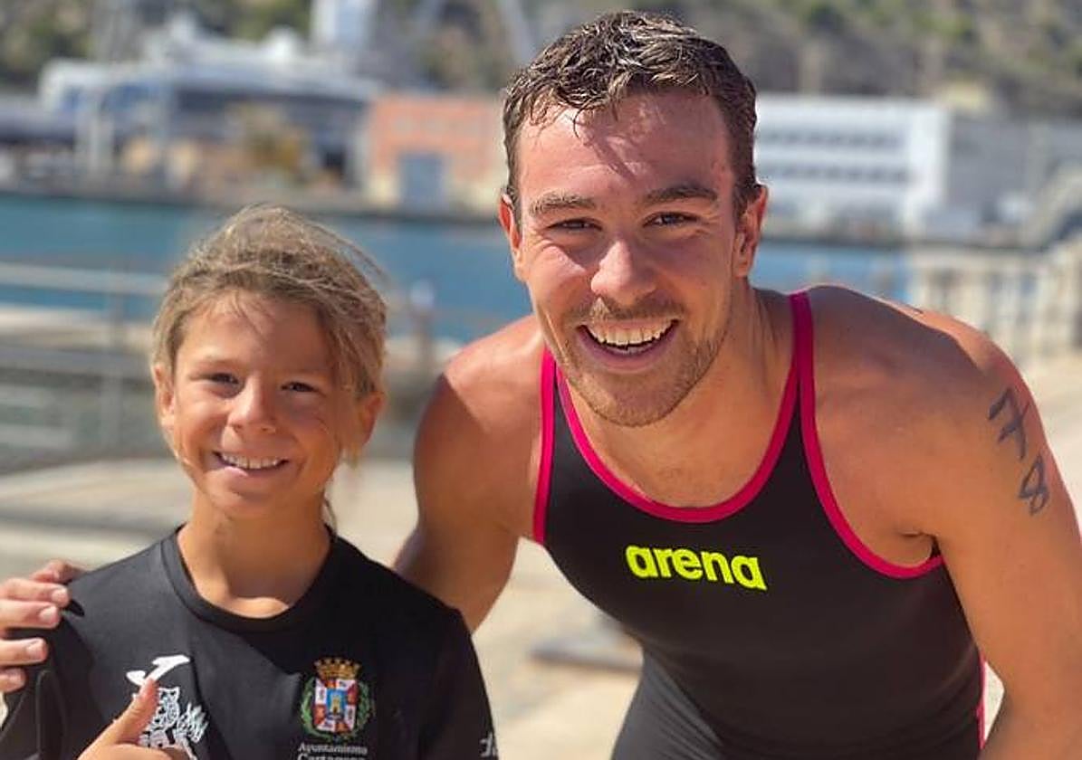 Foto reciente de Hugo García con el también nadador cartagenero Alberto Martínez.