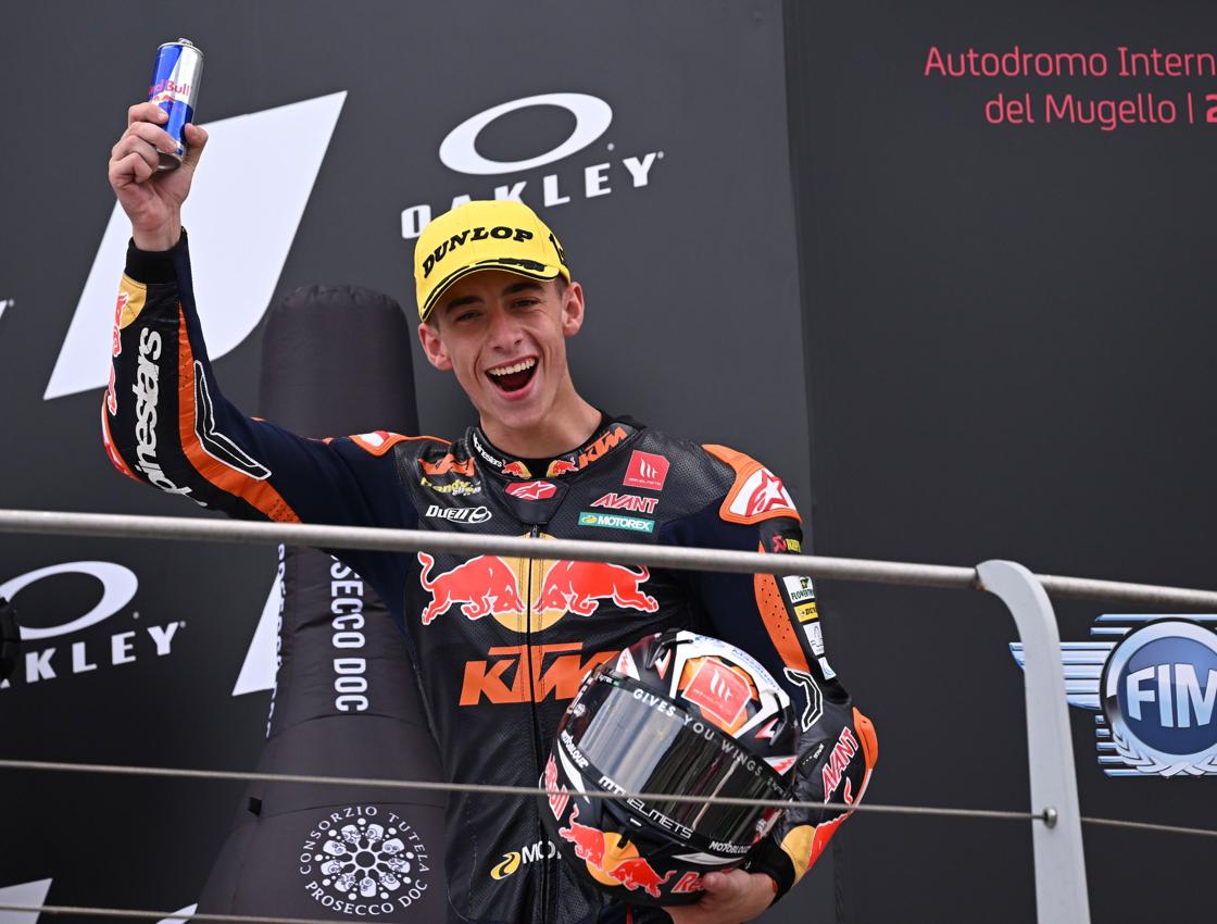 Los inicios en Moto2 no fueron fáciles, pero el 'Tiburón' se repuso tras encadenar varias caídas. En la séptima carrera consiguió su primera 'pole' y en el siguiente gran premio, en Mugello, se subió al primer escalón del podio.