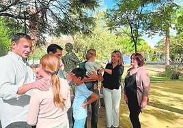 Cariño y estabilidadAcogida permanenteBaltasar Manzano y David Pérez (arriba) acogen de forma permanente a dos niños de 9 y 11 años.