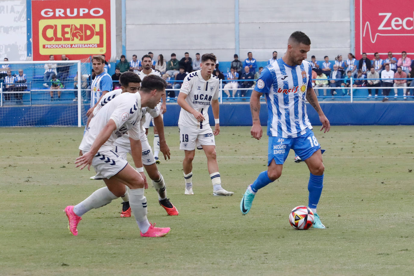 Las imágenes del Águilas-UCAM Murcia (1-0)