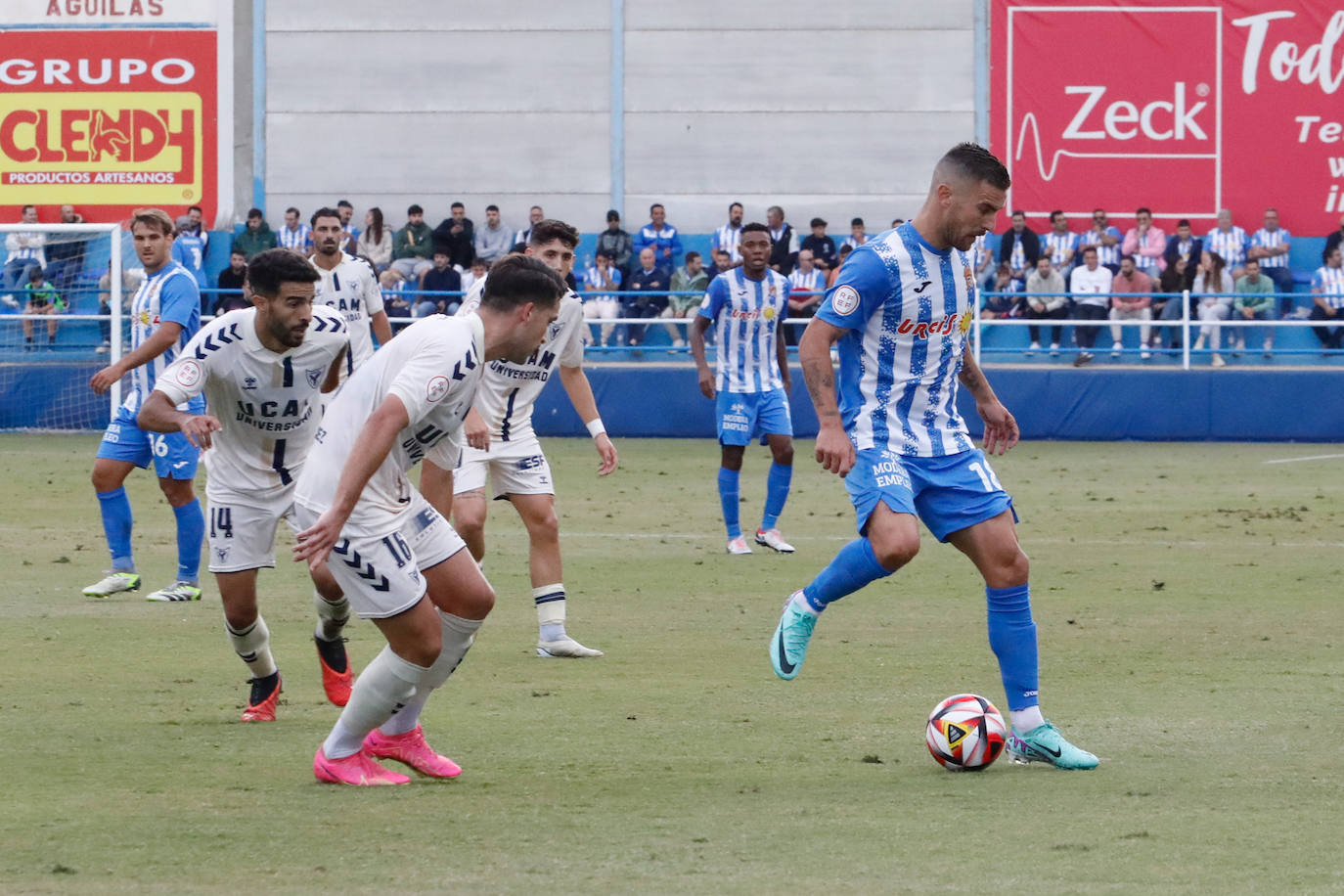 Las imágenes del Águilas-UCAM Murcia (1-0)