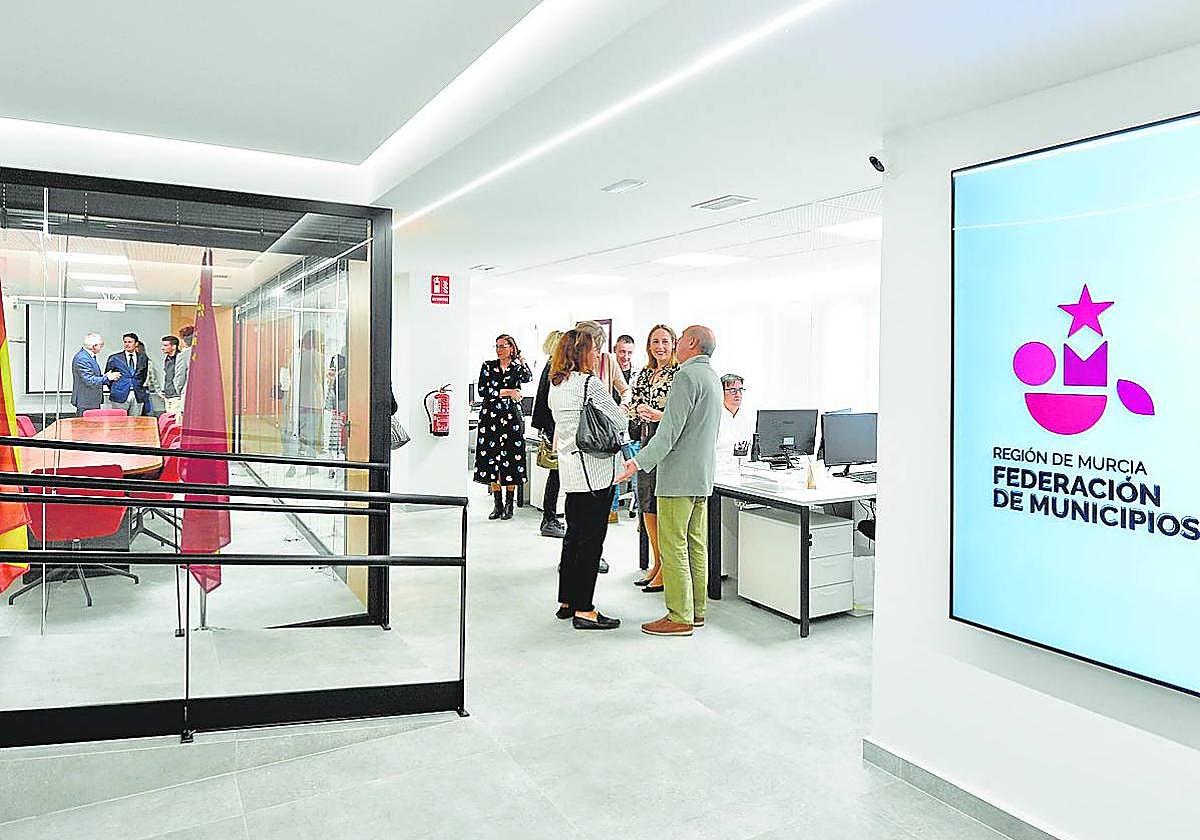 Inauguración de las obras de la sede, en la plaza Mayor de Murcia.