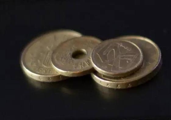 Varias monedas de las antiguas pesetas.